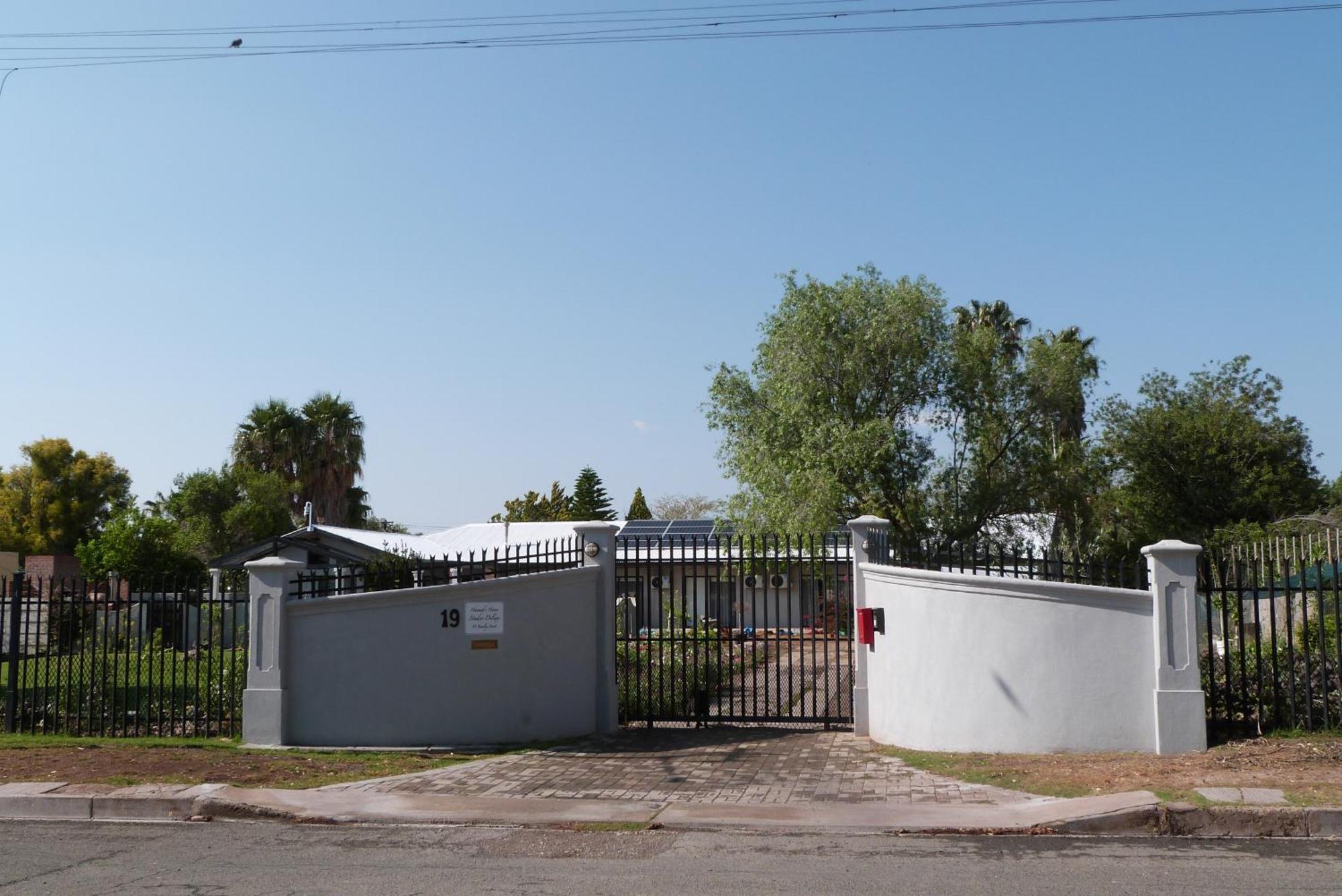 Appartamento Hannah'S Haven Studio Deluxe - No Loadshedding Beaufort West Esterno foto